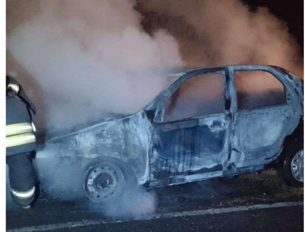 auto, incendiado, destruido, vamino, costa,